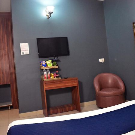 Qotel Hotel Church House Rohini Sector 15 Delhi  Exterior foto