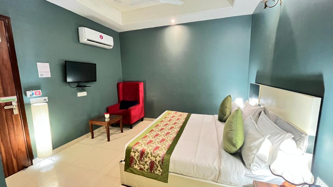 Qotel Hotel Church House Rohini Sector 15 Delhi  Exterior foto