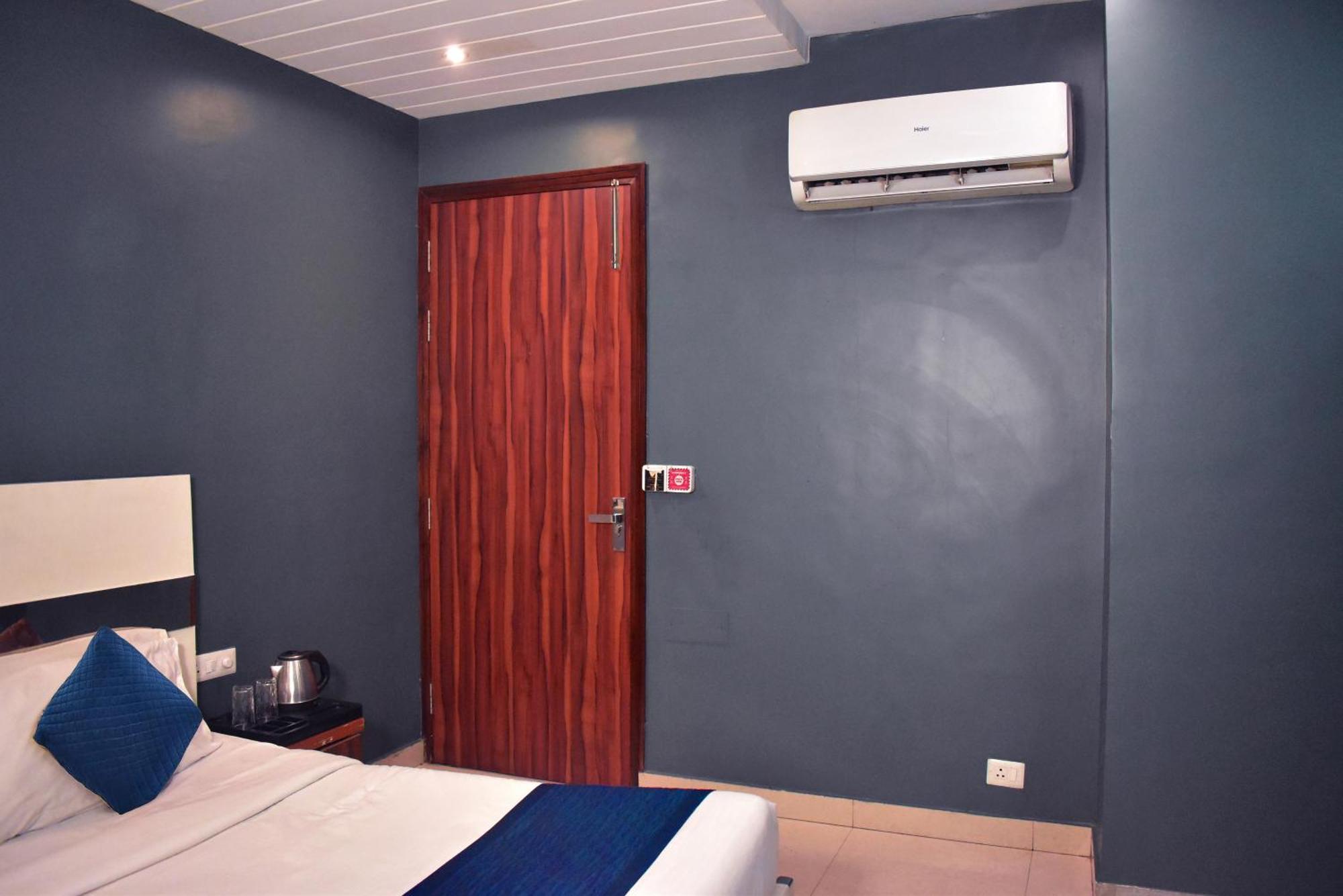Qotel Hotel Church House Rohini Sector 15 Delhi  Exterior foto